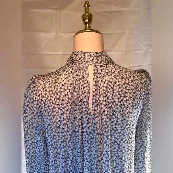 H&M Gray and White Mock Neck Puff Sleeve Blouse - Picture 4 of 8